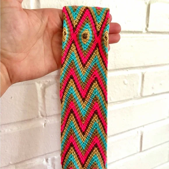 Handmade Pink Patterned Columbian Wayuu Bag with Gems - Picture 6 of 10